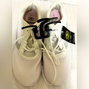 New athletic works  size 11